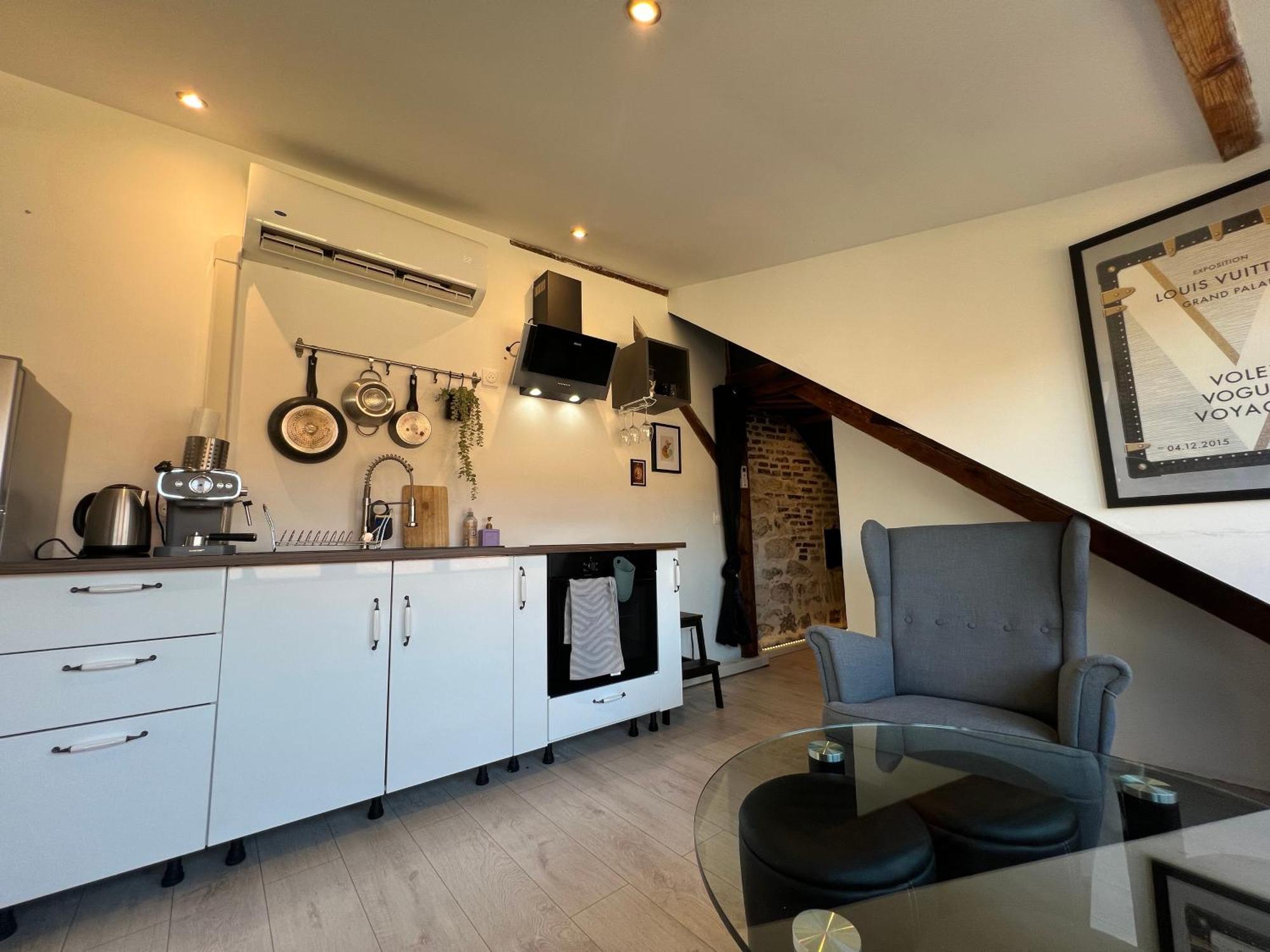 BELLEVUE Appartement sous les toits hypercentre climatisé Dole Esterno foto